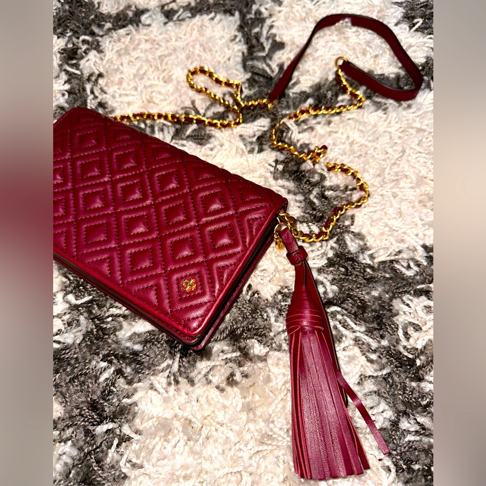NWOT Tory Burch Burgundy Leather Quilted Convertible Wallet Crossbody Bag